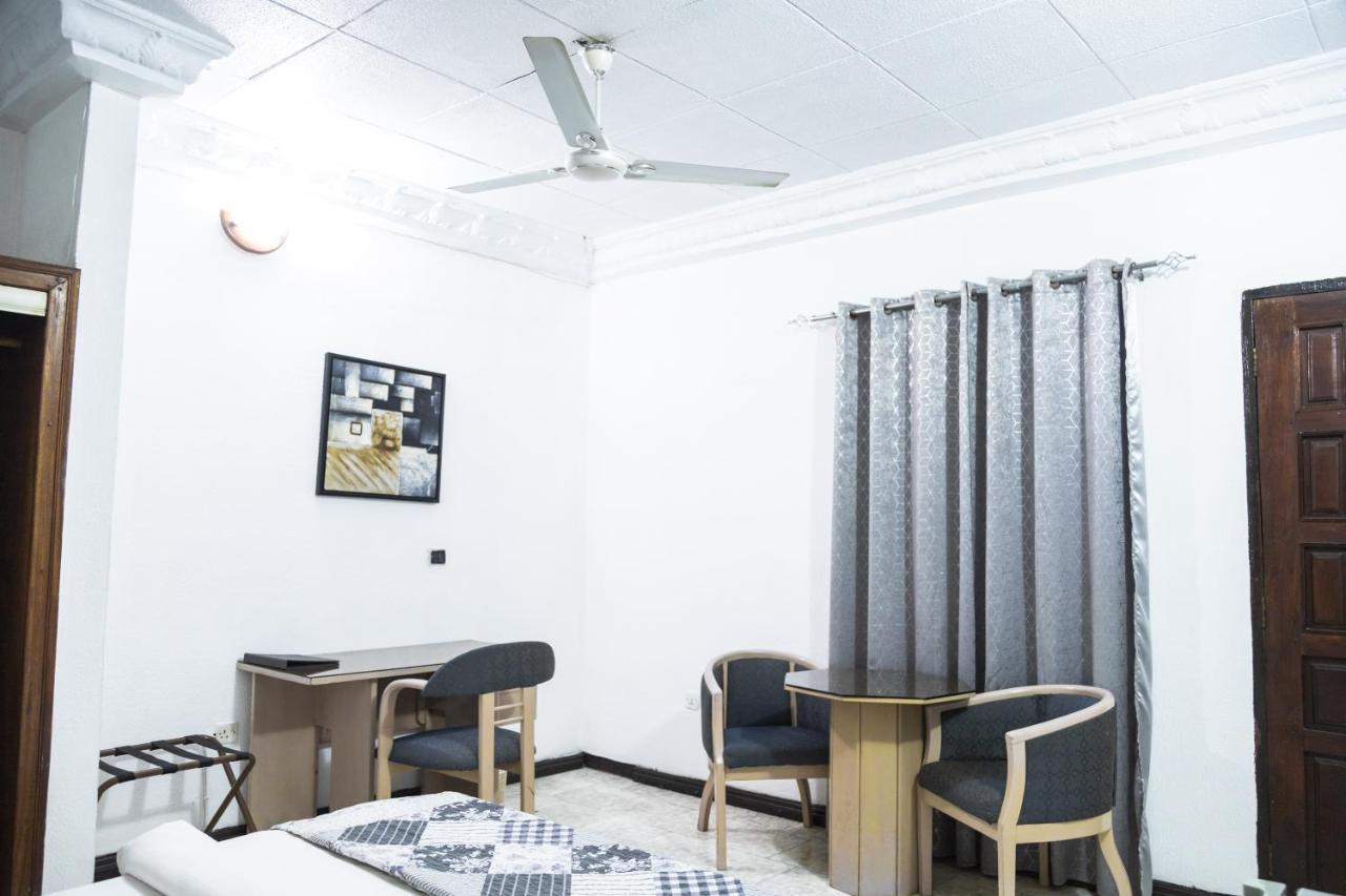 Hill View Hotel West Airport Accra Exterior photo